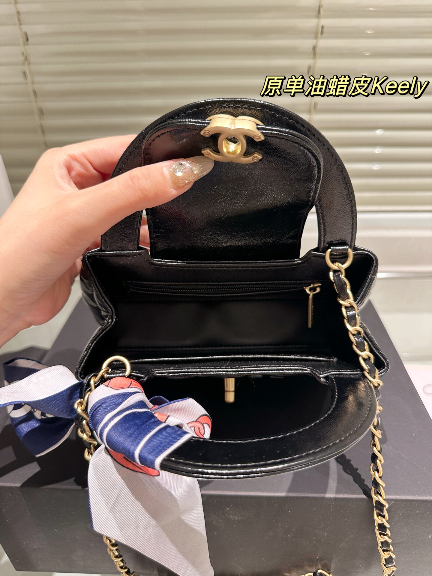 CHANEL A貨黑色菱格手提蝴蝶結小方包 油蠟皮鏈條優雅款｜歐美奢侈品精品推薦