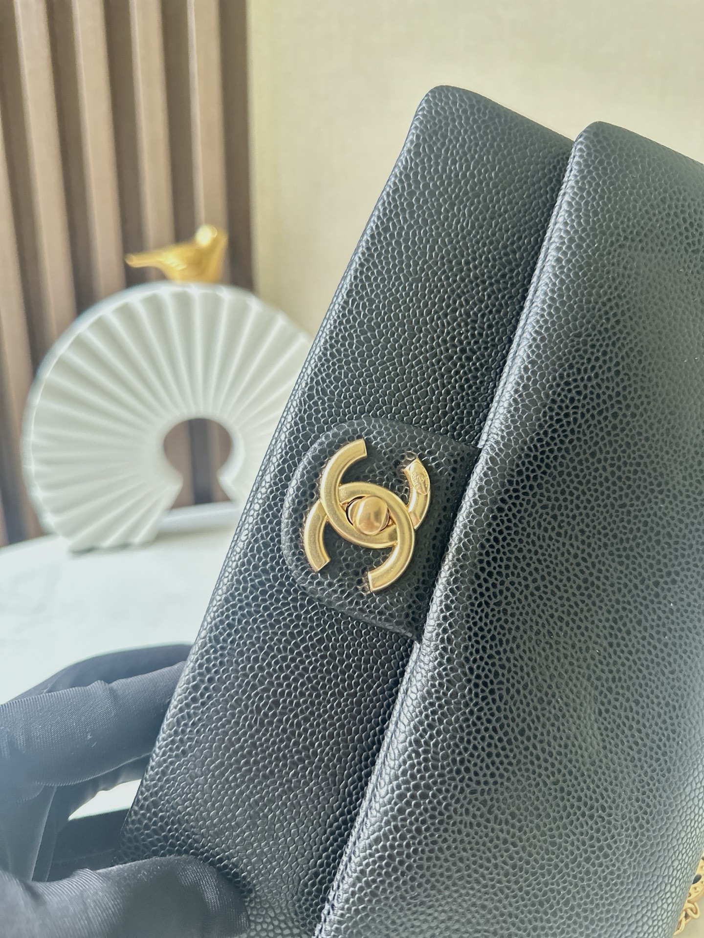 CHANEL 高仿黑色荔枝紋長夾鏈條斜背包 經典雙C小香風百搭款｜歐美奢侈品精品推薦