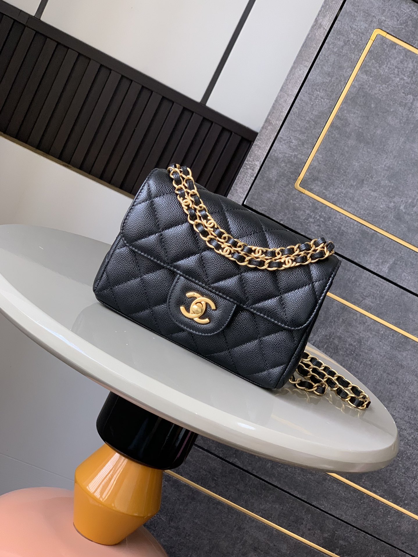 CHANEL 高仿經典方形鏈條包 黑色金扣小牛皮肩背包｜歐美奢侈品精品推薦