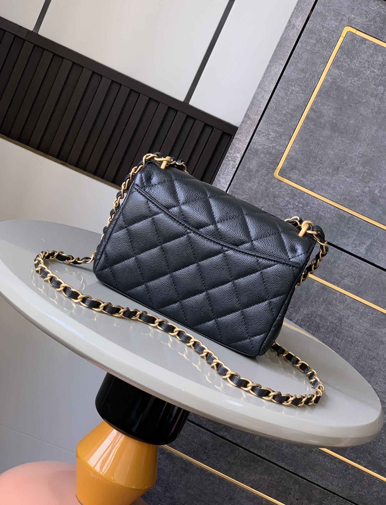 CHANEL 高仿經典方形鏈條包 黑色金扣小牛皮肩背包｜歐美奢侈品精品推薦