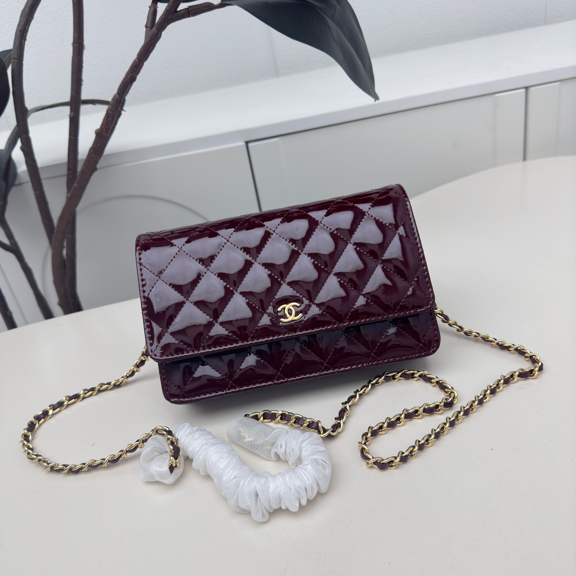 CHANEL 原單亮面酒紅鏈條WOC包 漆皮菱格翻蓋小包｜歐美奢侈品精品推薦