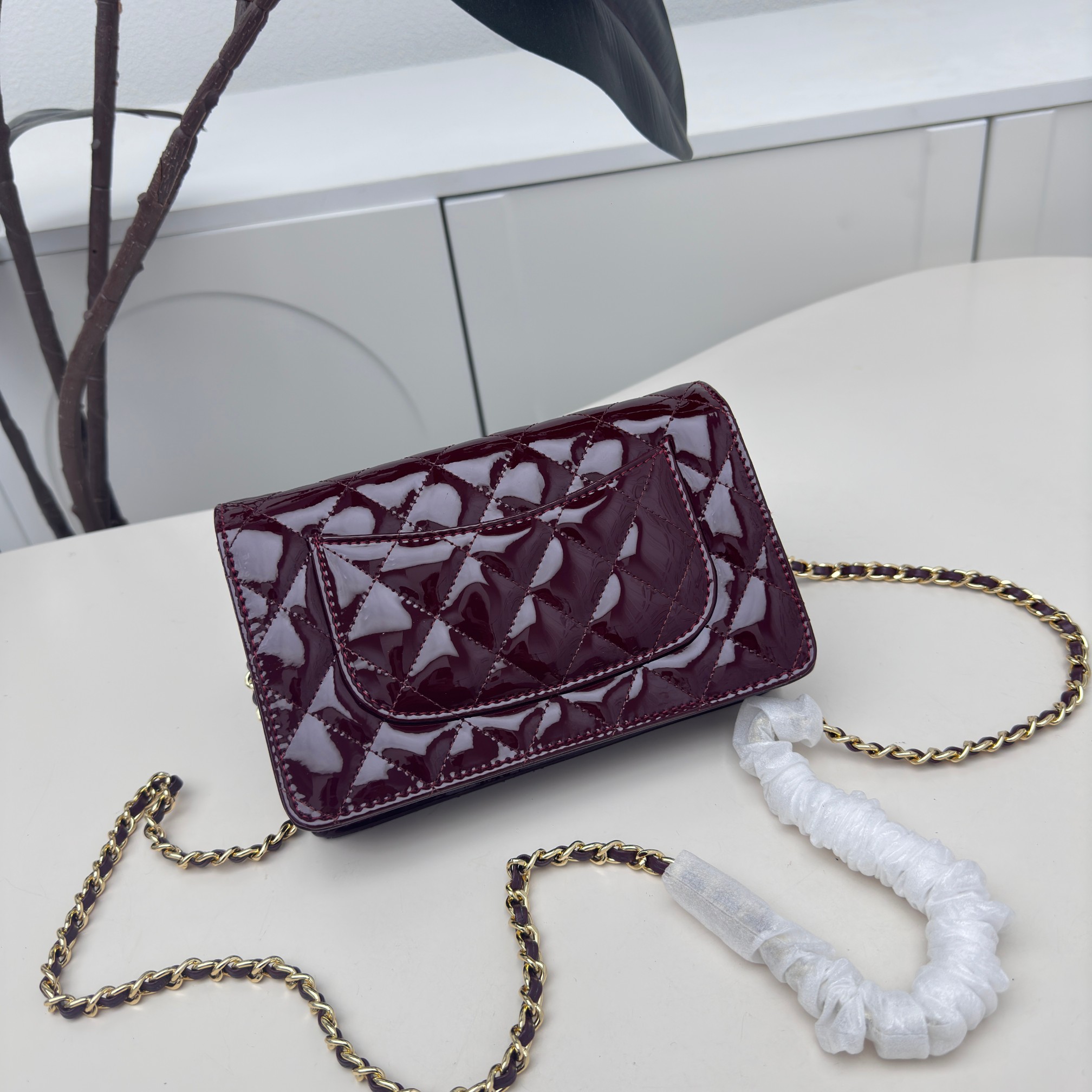 CHANEL 原單亮面酒紅鏈條WOC包 漆皮菱格翻蓋小包｜歐美奢侈品精品推薦