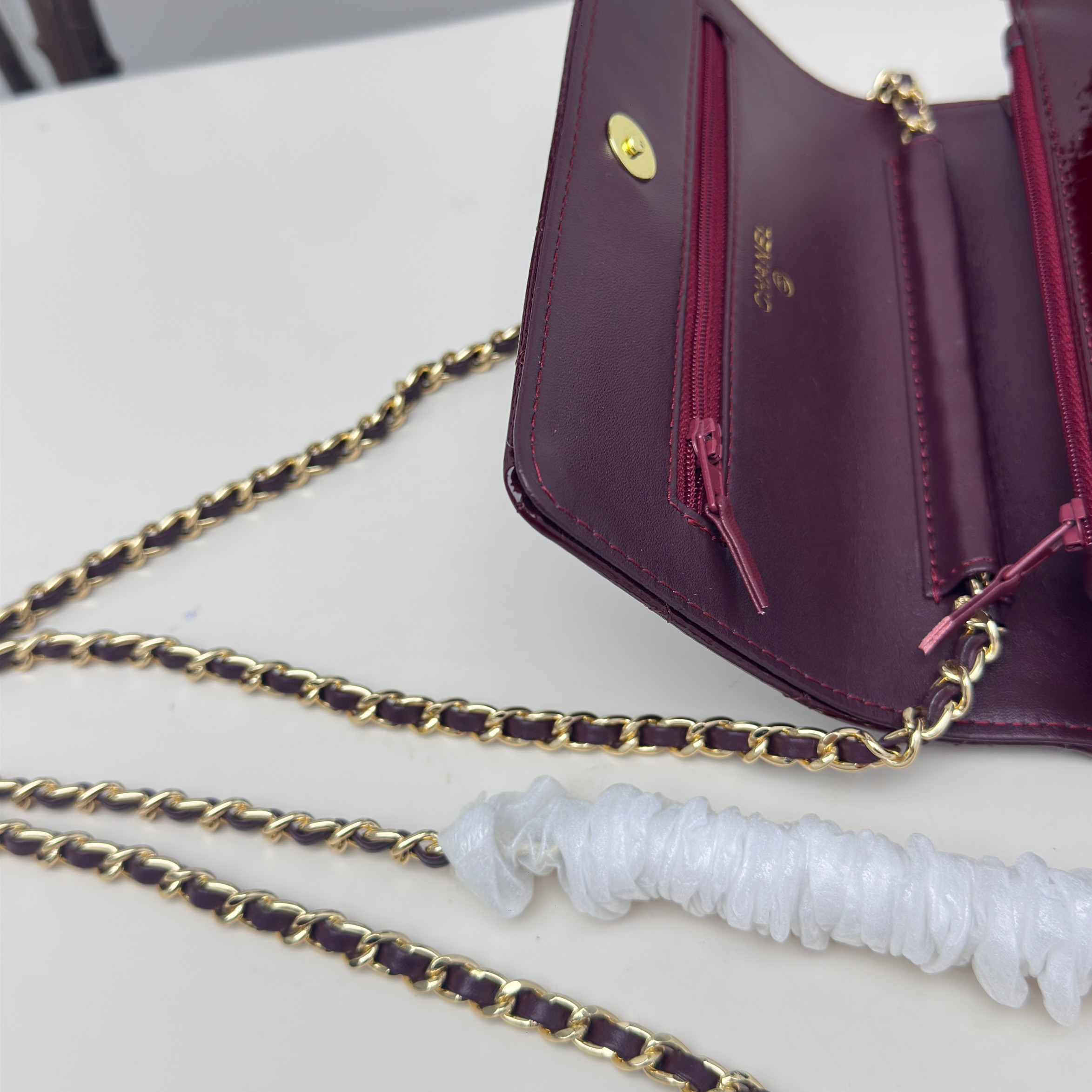 CHANEL 原單亮面酒紅鏈條WOC包 漆皮菱格翻蓋小包｜歐美奢侈品精品推薦