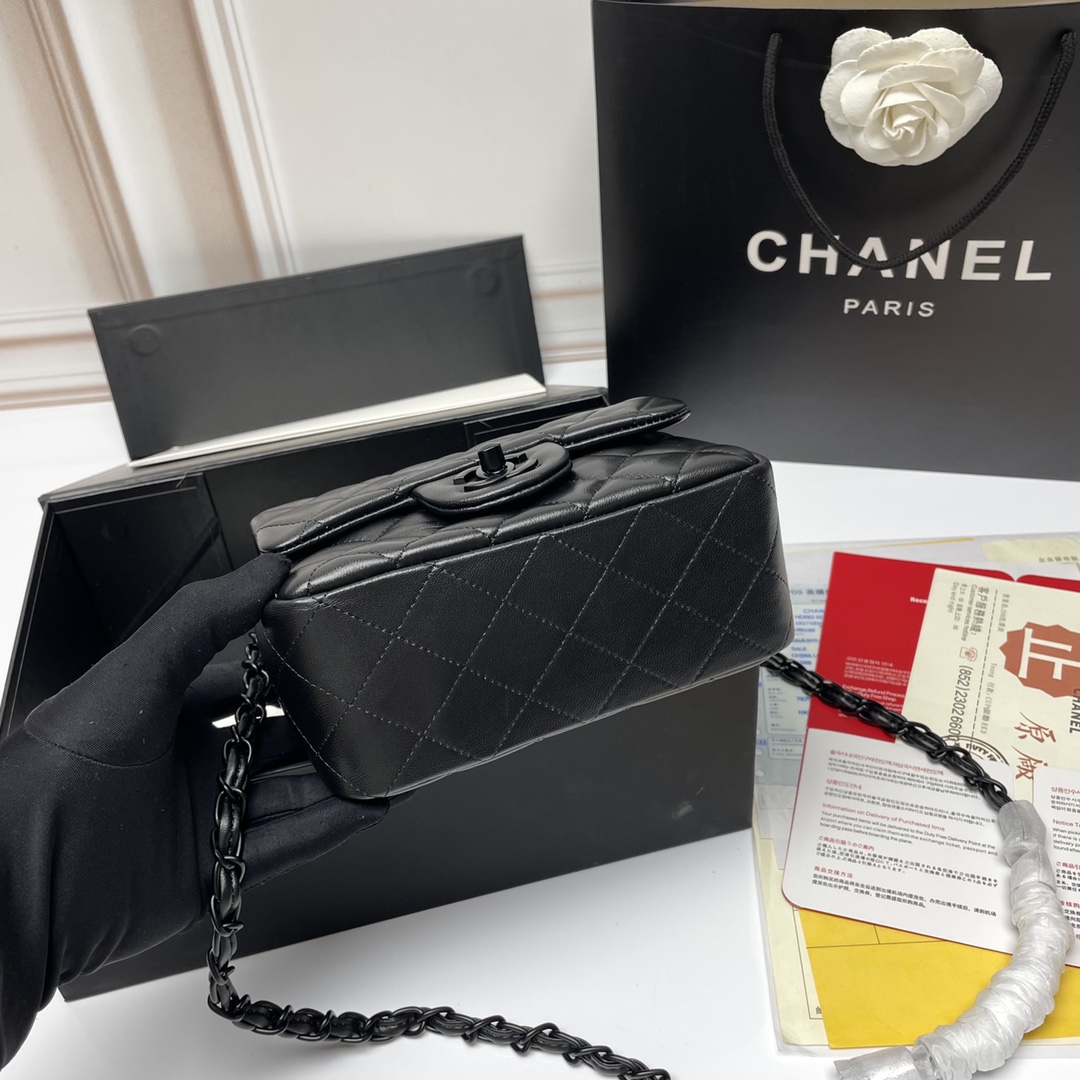 CHANEL 高仿全黑鏈條迷你翻蓋包 黑色小羊皮肩背斜背包｜歐美奢侈品精品推薦