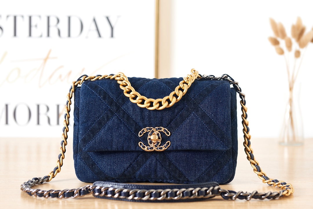 CHANEL 高仿 19 系列深藍牛仔菱格鏈條包 休閒百搭款