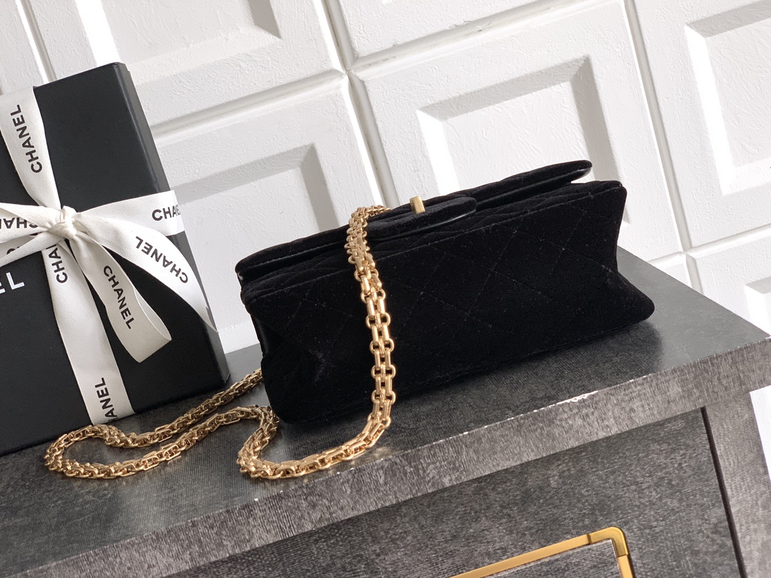 CHANEL A貨 黑色天鵝絨小型菱格鏈條包 低調經典款｜歐美奢侈品精品推薦
