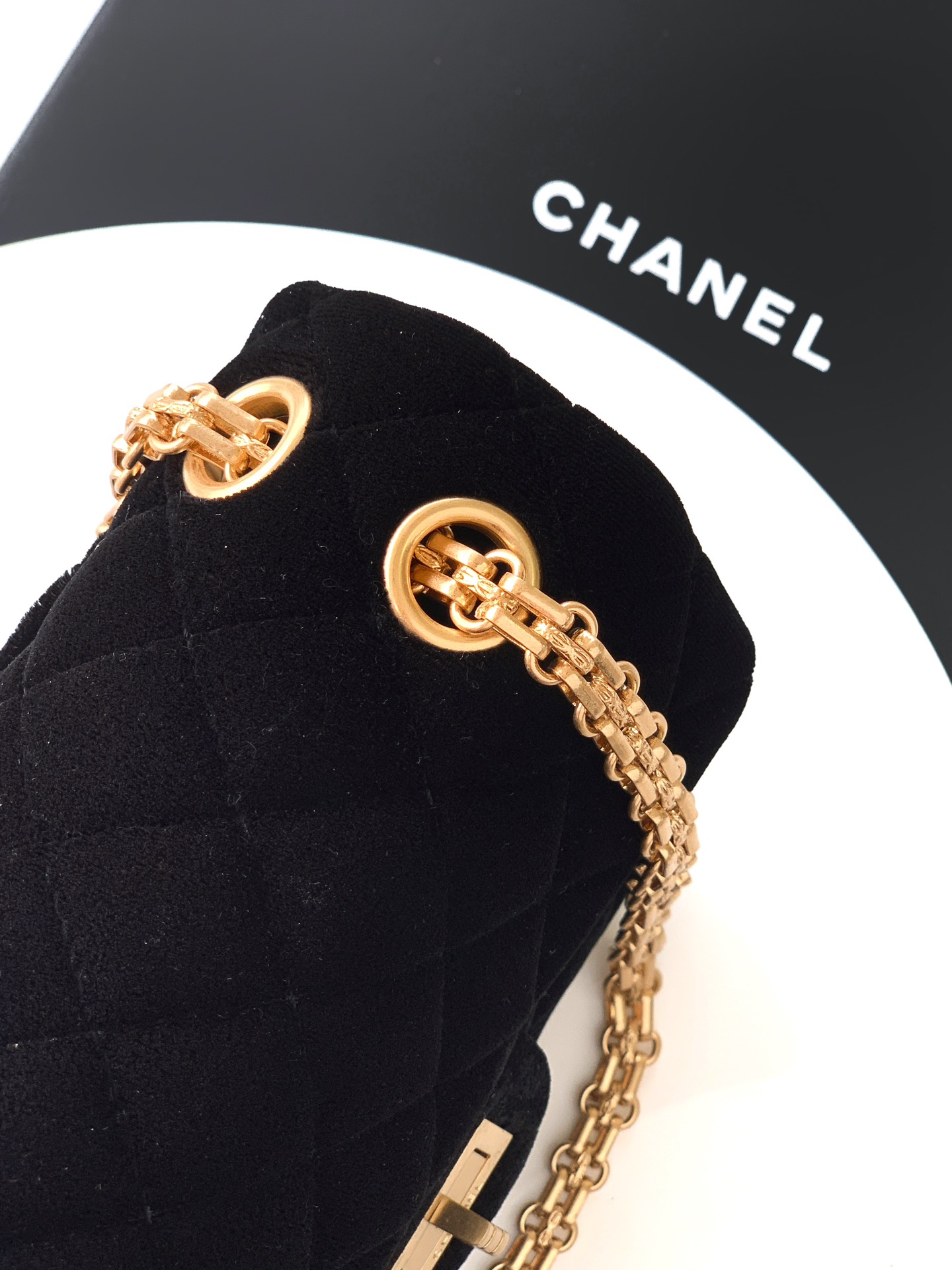 CHANEL A貨 黑色天鵝絨小型菱格鏈條包 低調經典款｜歐美奢侈品精品推薦