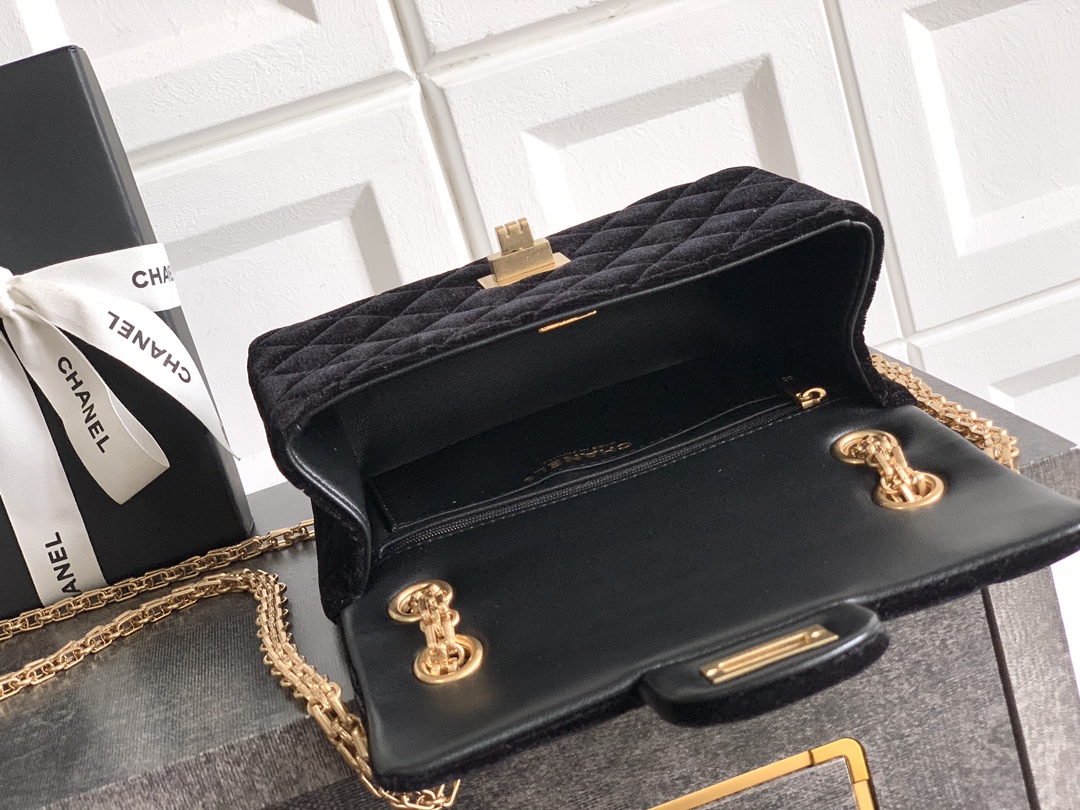 CHANEL A貨 黑色天鵝絨小型菱格鏈條包 低調經典款｜歐美奢侈品精品推薦