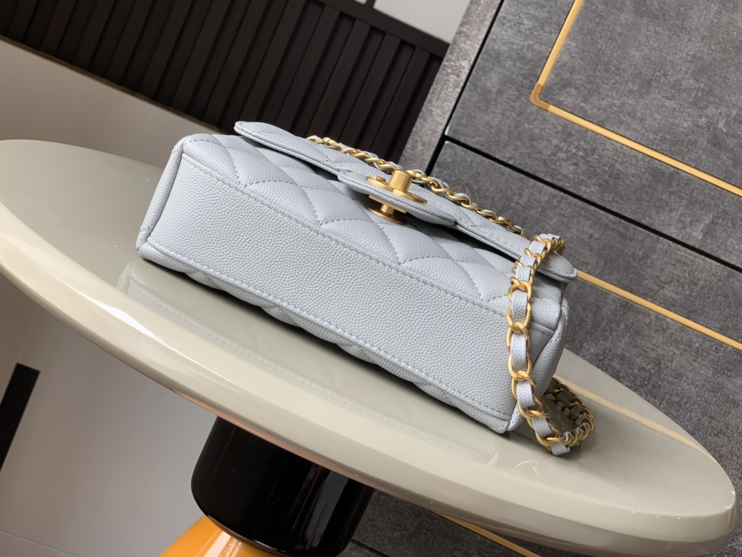 CHANEL 高仿淺藍色迷你鏈條包 清新俏麗款｜歐美奢侈品精品推薦