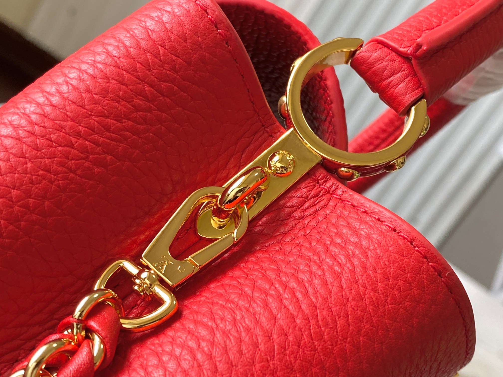 LV原單M13250Capucines紅色櫻桃女款手提包俏麗奢華設計｜歐美奢侈品精品推薦