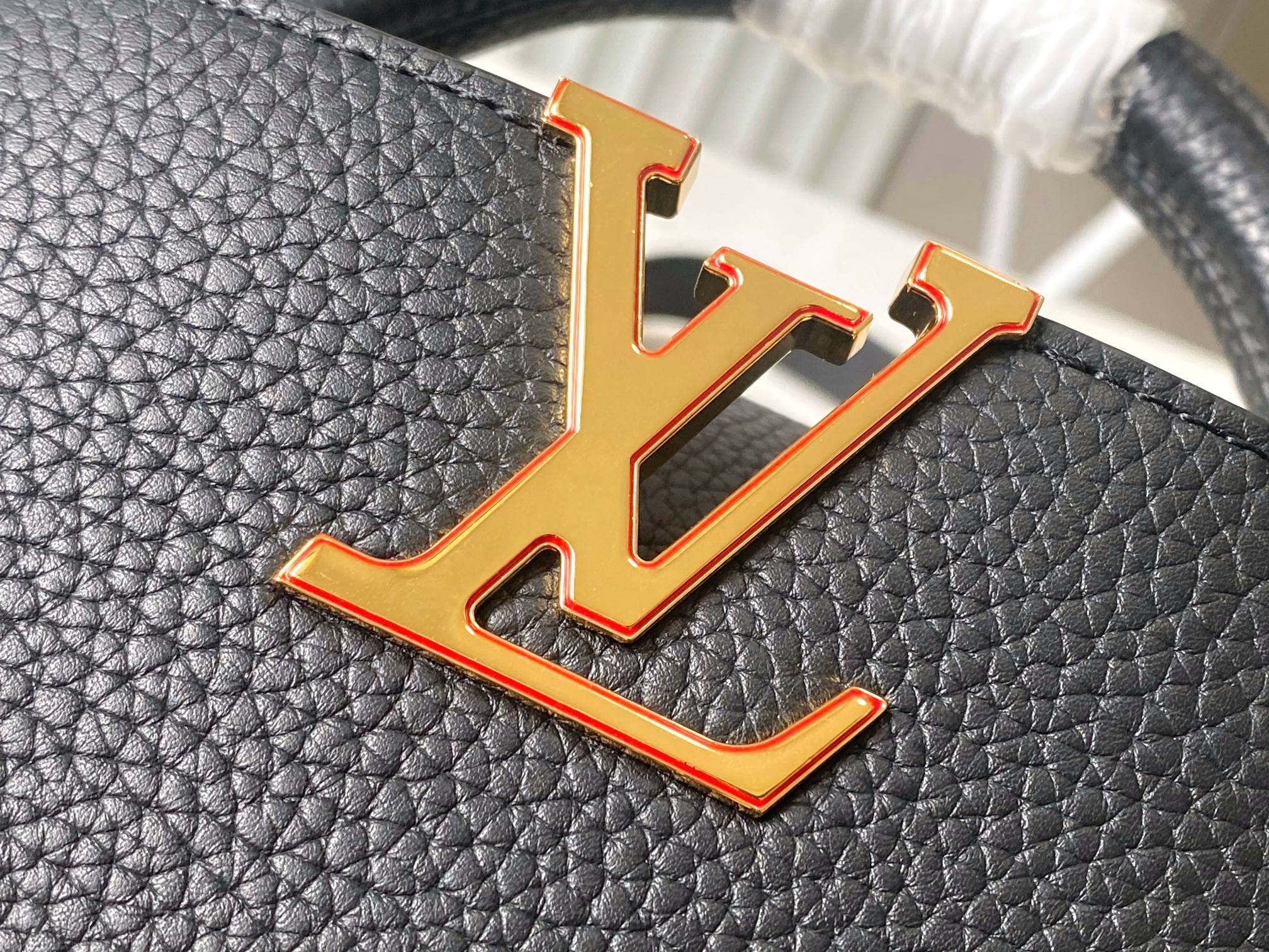 LV A貨M13714 Capucines黑色櫻桃女款手提包鏈條百搭設計｜歐美奢侈品精品推薦