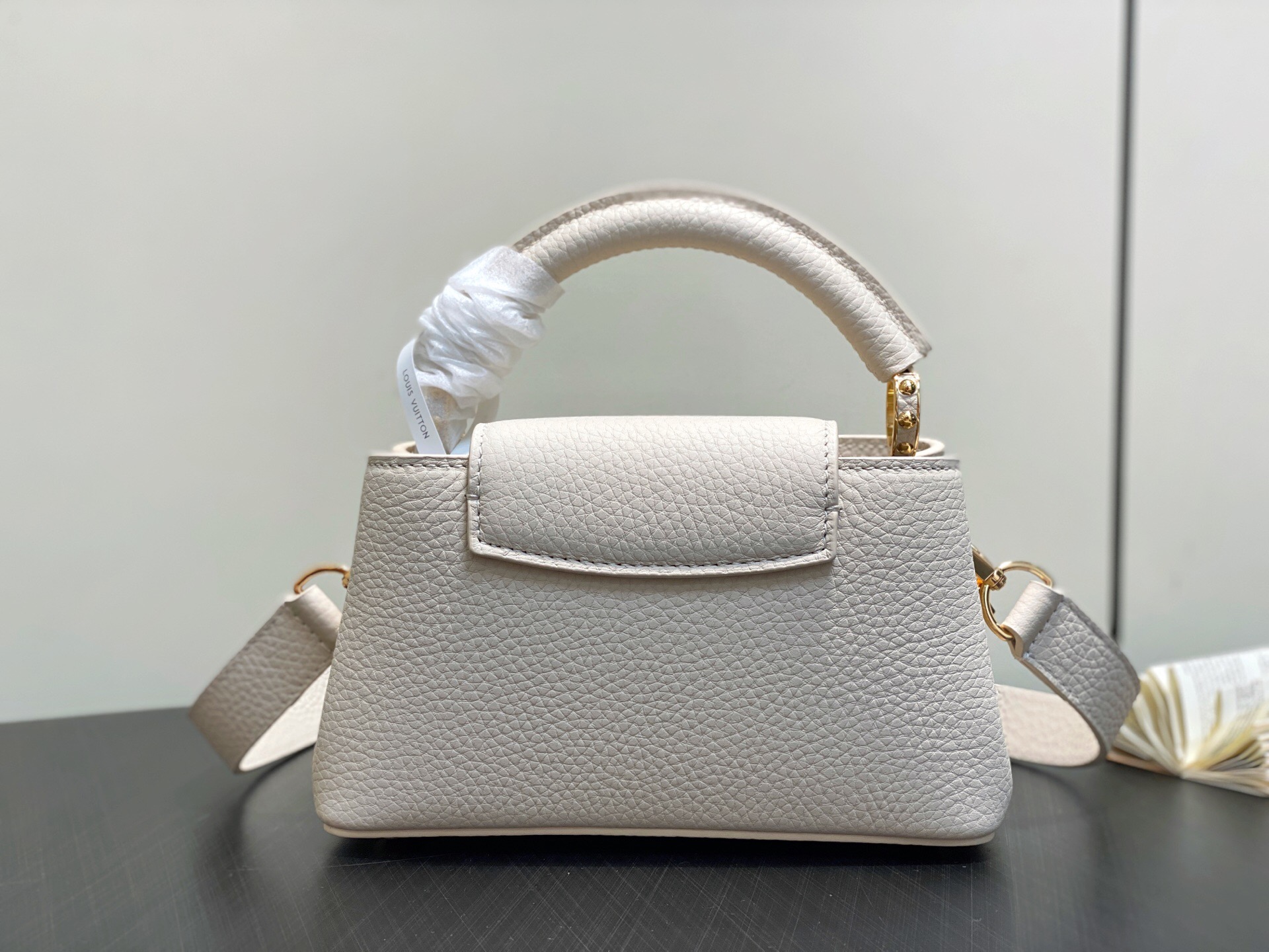 LV精品仿製M14393 Capucines白色女款鏈條手提包優雅時尚設計｜歐美奢侈品精品推薦