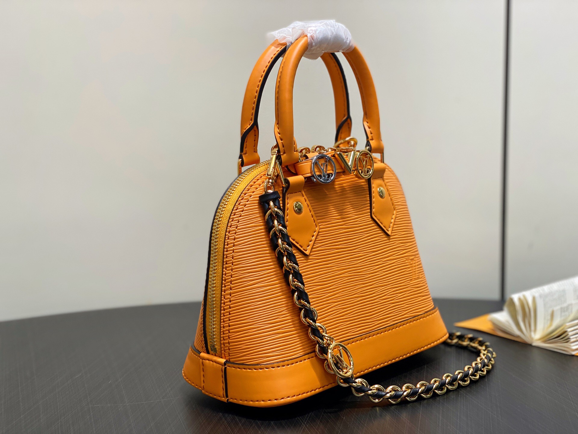 LV高仿Alma BB K00015橙色壓紋女款手提包鏈條精品設計｜歐美奢侈品精品推薦