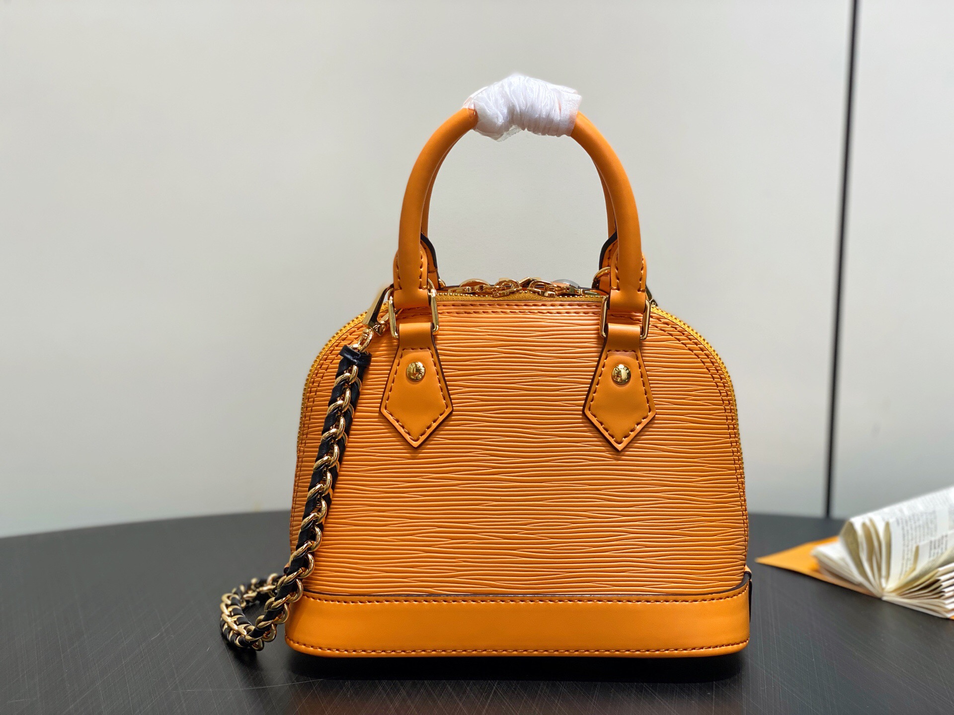 LV高仿Alma BB K00015橙色壓紋女款手提包鏈條精品設計｜歐美奢侈品精品推薦