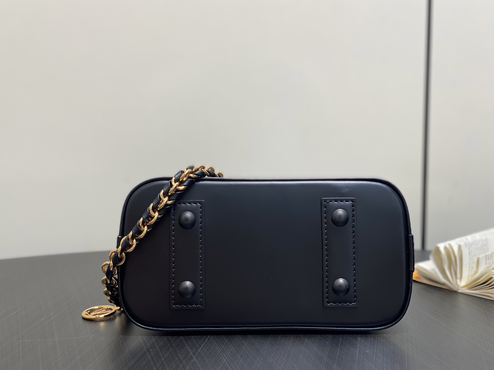 LV一比一Alma BB K00015黑色壓紋女款手提包鏈條百搭設計|超A仿原單精品圖片 12 LV一比一Alma BB K00015黑色壓紋女款手提包鏈條百搭設計|歐美奢侈品精品推薦