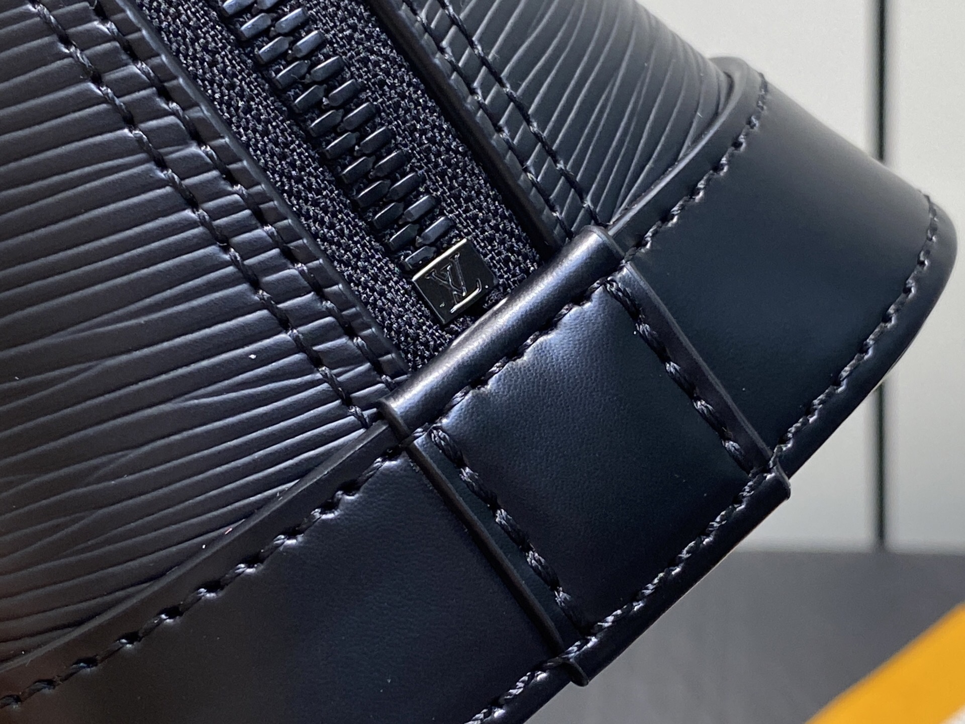 LV一比一Alma BB K00015黑色壓紋女款手提包鏈條百搭設計|超A仿原單精品圖片 8 LV一比一Alma BB K00015黑色壓紋女款手提包鏈條百搭設計|歐美奢侈品精品推薦