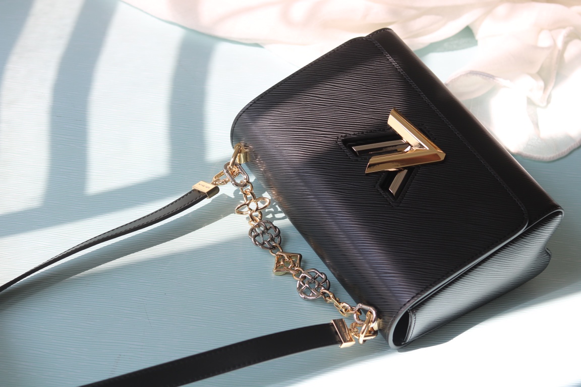 LV高仿Twist 50391黑色Epi壓紋女款肩背包精品鏈條設計｜歐美奢侈品精品推薦