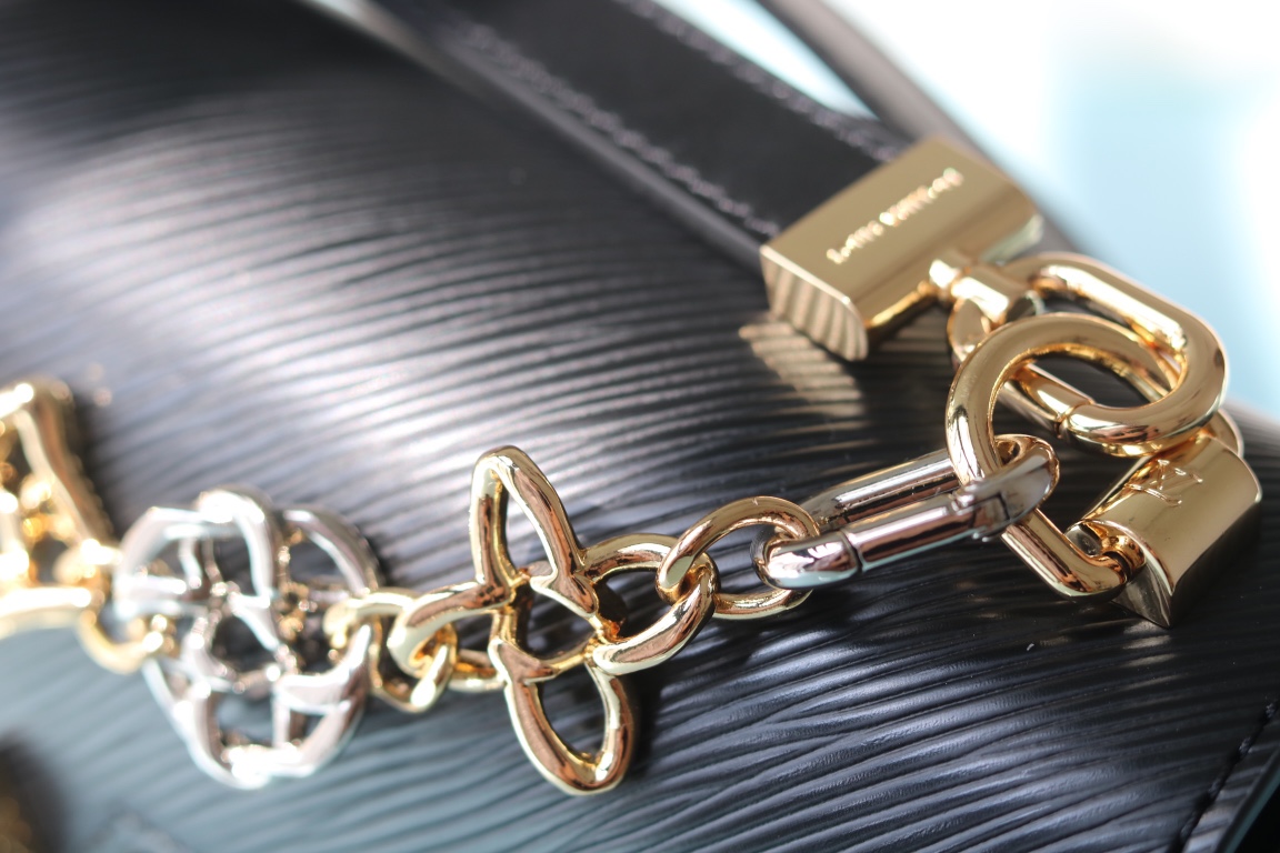 LV高仿Twist 50391黑色Epi壓紋女款肩背包精品鏈條設計｜歐美奢侈品精品推薦