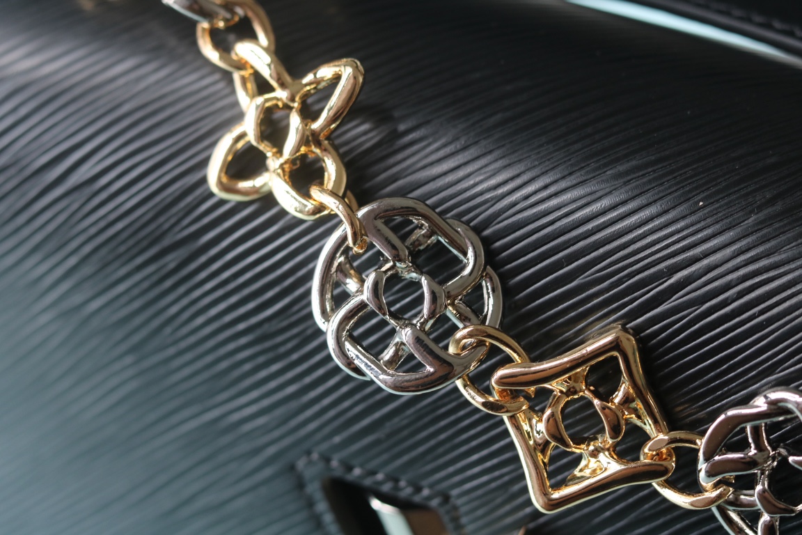 LV高仿Twist 50391黑色Epi壓紋女款肩背包精品鏈條設計｜歐美奢侈品精品推薦