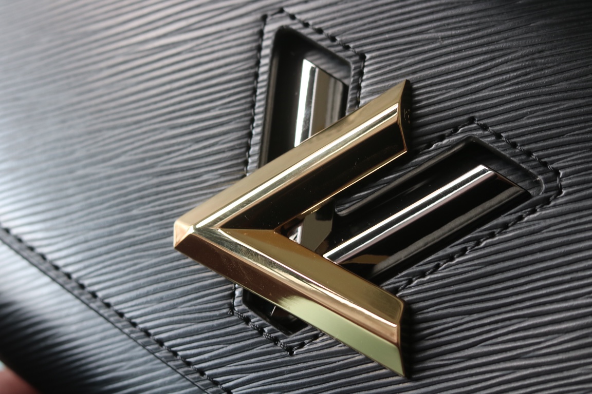 LV高仿Twist 50391黑色Epi壓紋女款肩背包精品鏈條設計｜歐美奢侈品精品推薦