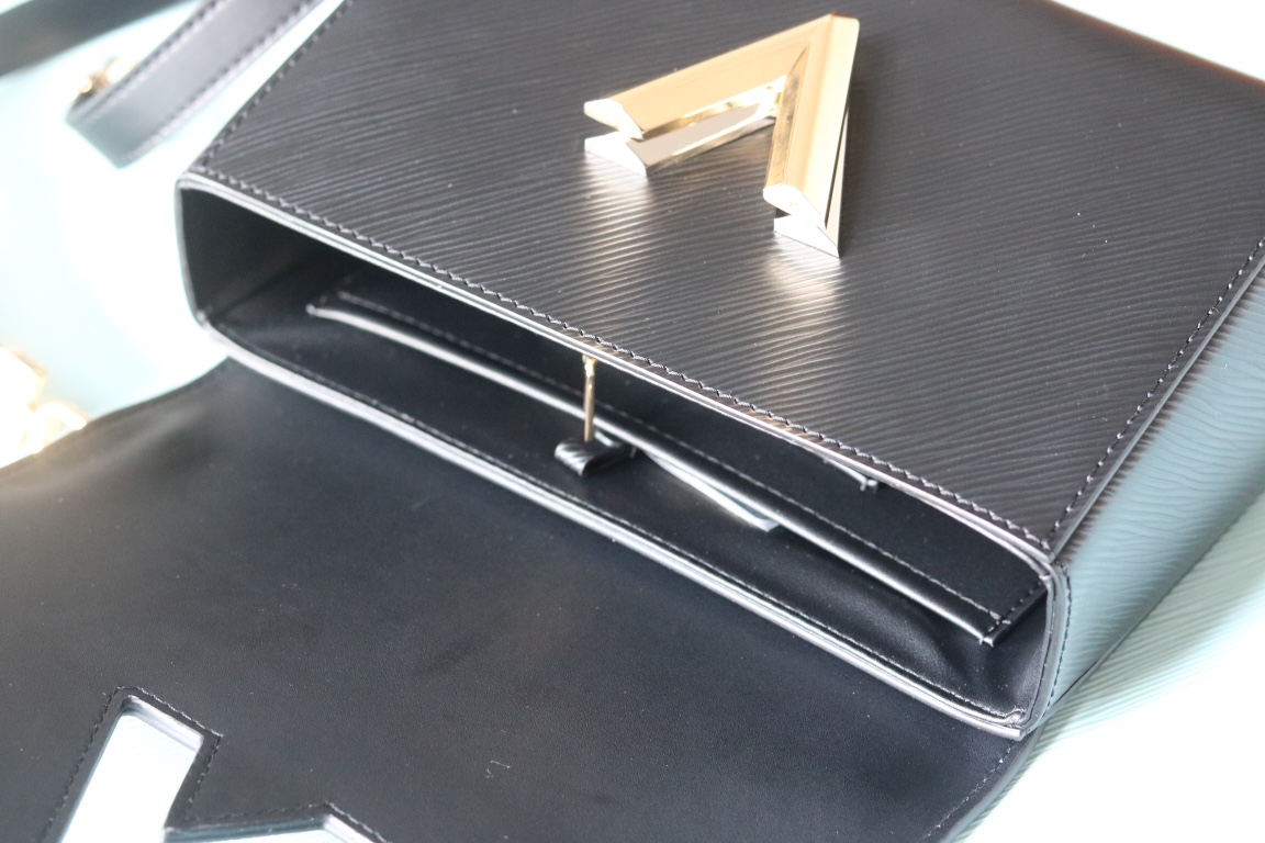 LV高仿Twist 50391黑色Epi壓紋女款肩背包精品鏈條設計｜歐美奢侈品精品推薦