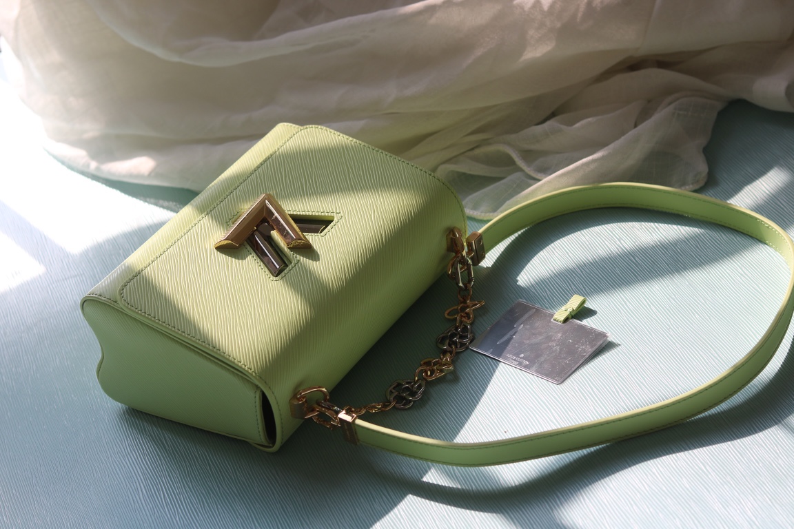 LV一比一Twist 22773綠色Epi壓紋女款肩背包精品鏈條設計｜歐美奢侈品精品推薦
