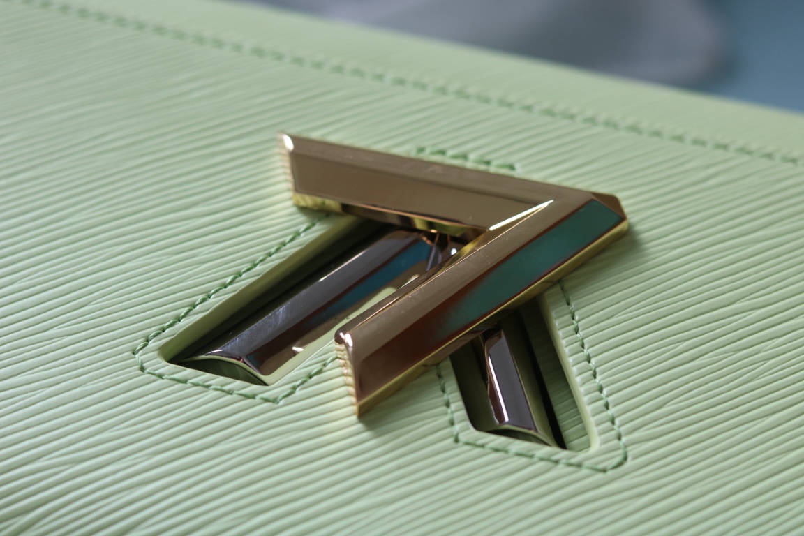 LV一比一Twist 22773綠色Epi壓紋女款肩背包精品鏈條設計｜歐美奢侈品精品推薦