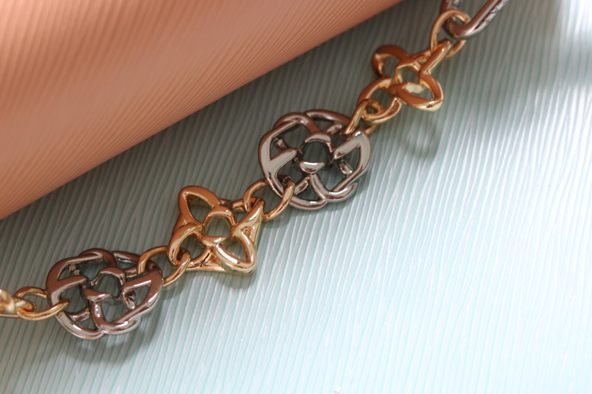 LV原單Twist 22774粉膚色Epi壓紋女款肩背包精品鏈條設計|超A仿原單精品圖片 13 LV原單Twist 22774粉膚色Epi壓紋女款肩背包精品鏈條設計|歐美奢侈品精品推薦