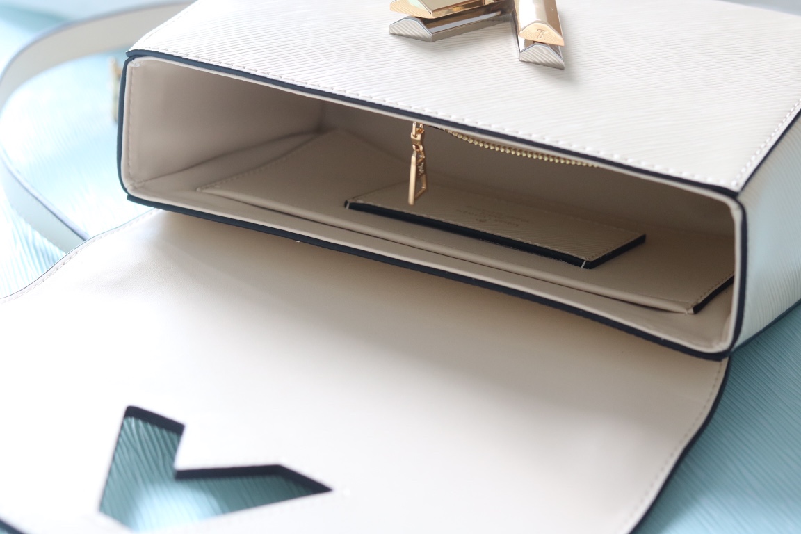 LV A貨Twist 22774白色Epi壓紋女款肩背包精品鏈條設計|超A仿原單精品圖片 7 LV A貨Twist 22774白色Epi壓紋女款肩背包精品鏈條設計|歐美奢侈品精品推薦