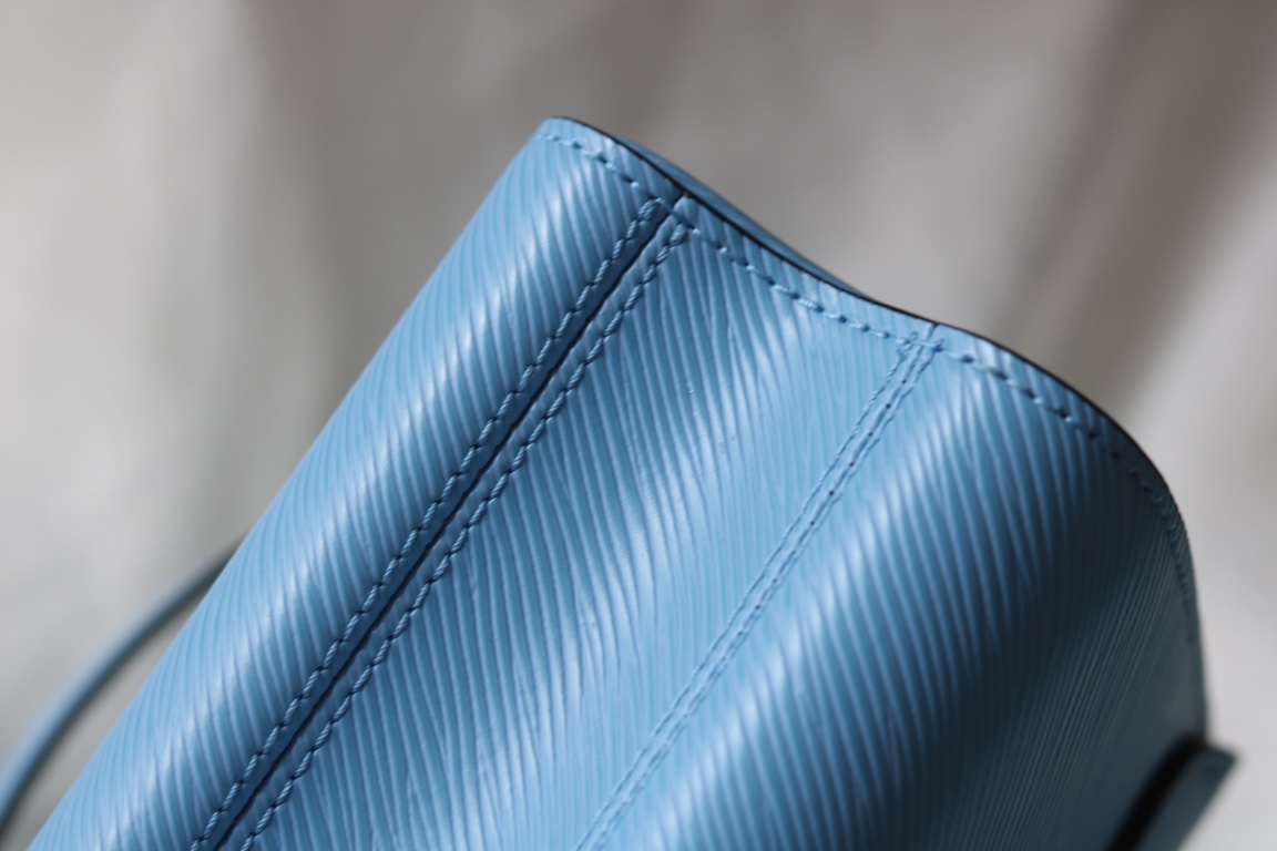 LV高仿Twist 22768藍色Epi壓紋女款肩背包精品鏈條肩帶|超A仿原單精品圖片 11 LV高仿Twist 22768藍色Epi壓紋女款肩背包精品鏈條肩帶|歐美奢侈品精品推薦