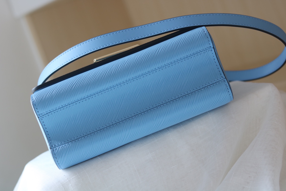 LV高仿Twist 22768藍色Epi壓紋女款肩背包精品鏈條肩帶|超A仿原單精品圖片 9 LV高仿Twist 22768藍色Epi壓紋女款肩背包精品鏈條肩帶|歐美奢侈品精品推薦