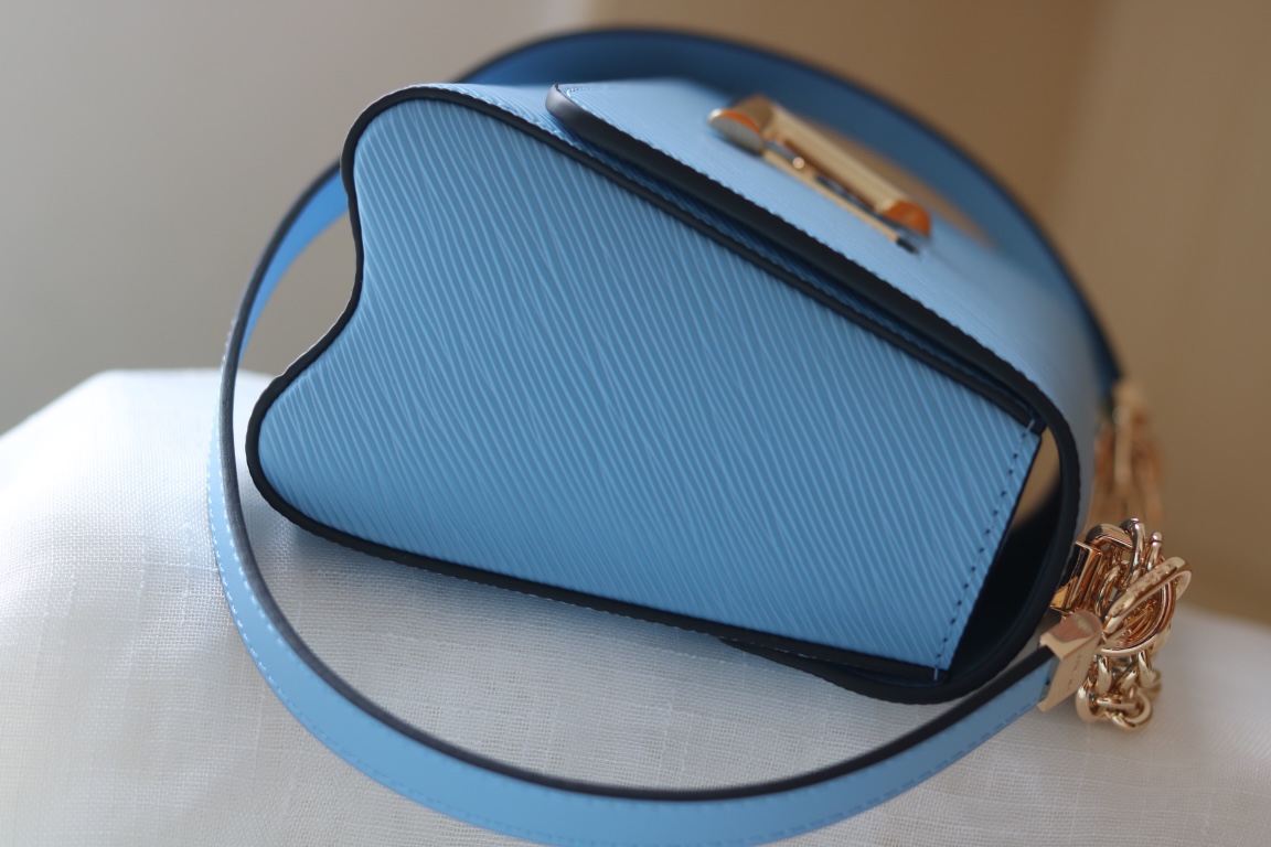 LV高仿Twist 22768藍色Epi壓紋女款肩背包精品鏈條肩帶|超A仿原單精品圖片 8 LV高仿Twist 22768藍色Epi壓紋女款肩背包精品鏈條肩帶|歐美奢侈品精品推薦