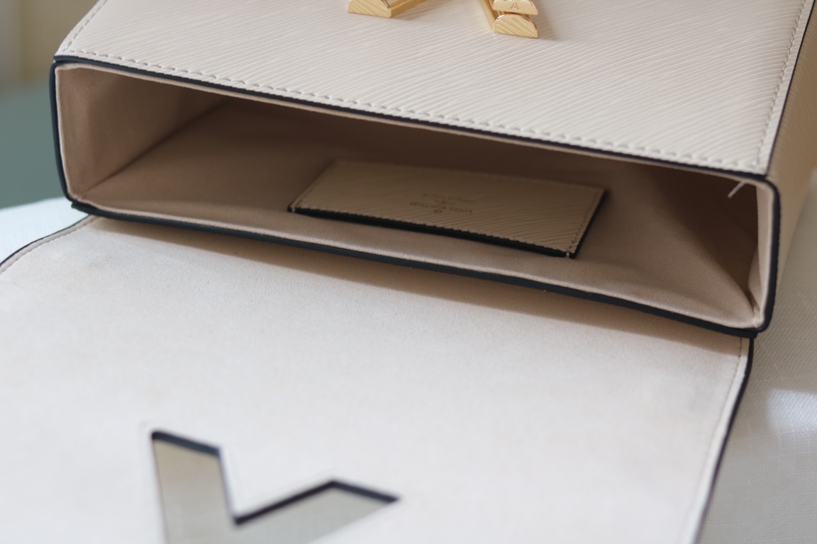 LV一比一Twist 22768米白色Epi壓紋女款肩背包精品鏈條肩帶|超A仿原單精品圖片 7 LV一比一Twist 22768米白色Epi壓紋女款肩背包精品鏈條肩帶|歐美奢侈品精品推薦