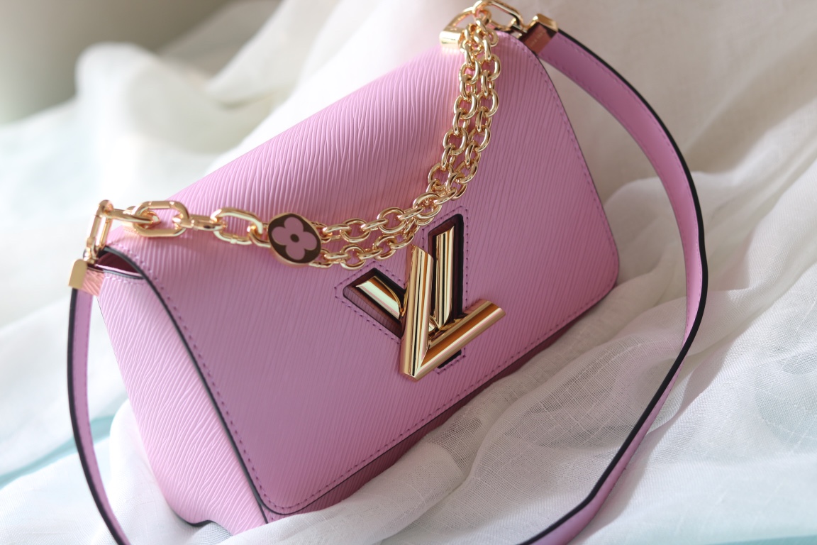 LV精品仿製Twist 50369粉色Epi壓紋女款鏈條肩背包甜美氣質|超A仿原單精品圖片 6 LV精品仿製Twist 50369粉色Epi壓紋女款鏈條肩背包甜美氣質|歐美奢侈品精品推薦