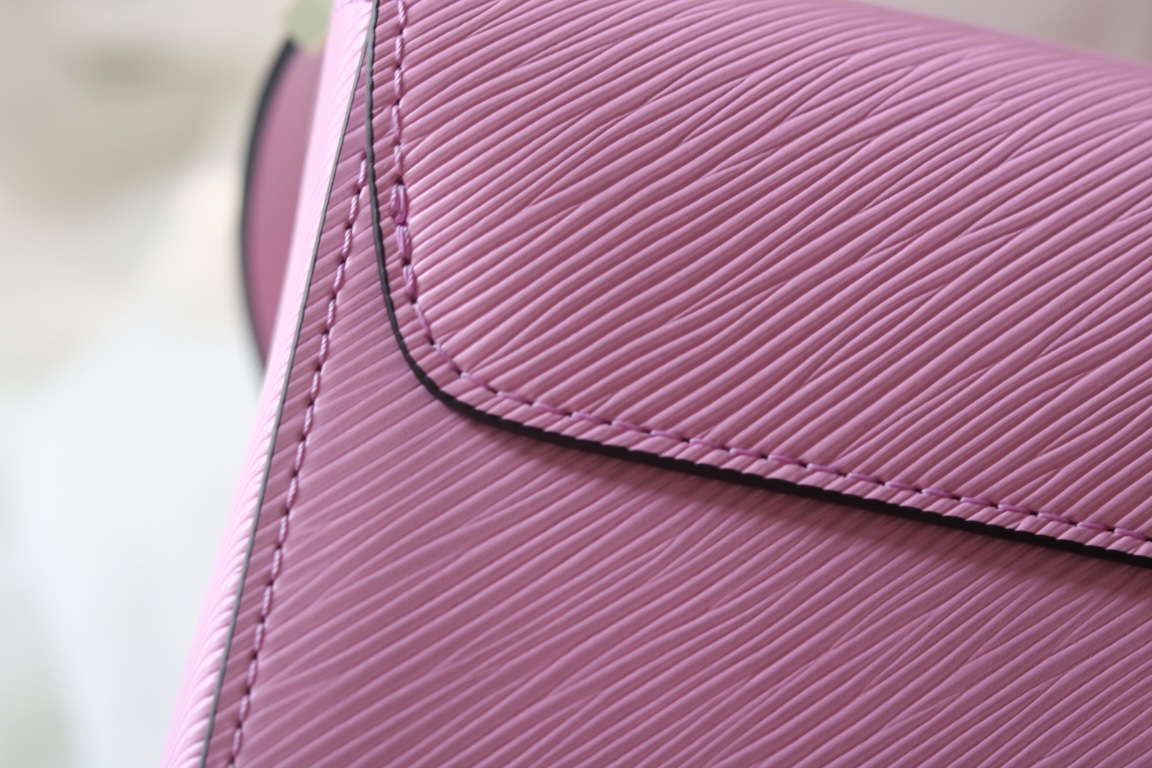 LV精品仿製Twist 50369粉色Epi壓紋女款鏈條肩背包甜美氣質|超A仿原單精品圖片 12 LV精品仿製Twist 50369粉色Epi壓紋女款鏈條肩背包甜美氣質|歐美奢侈品精品推薦