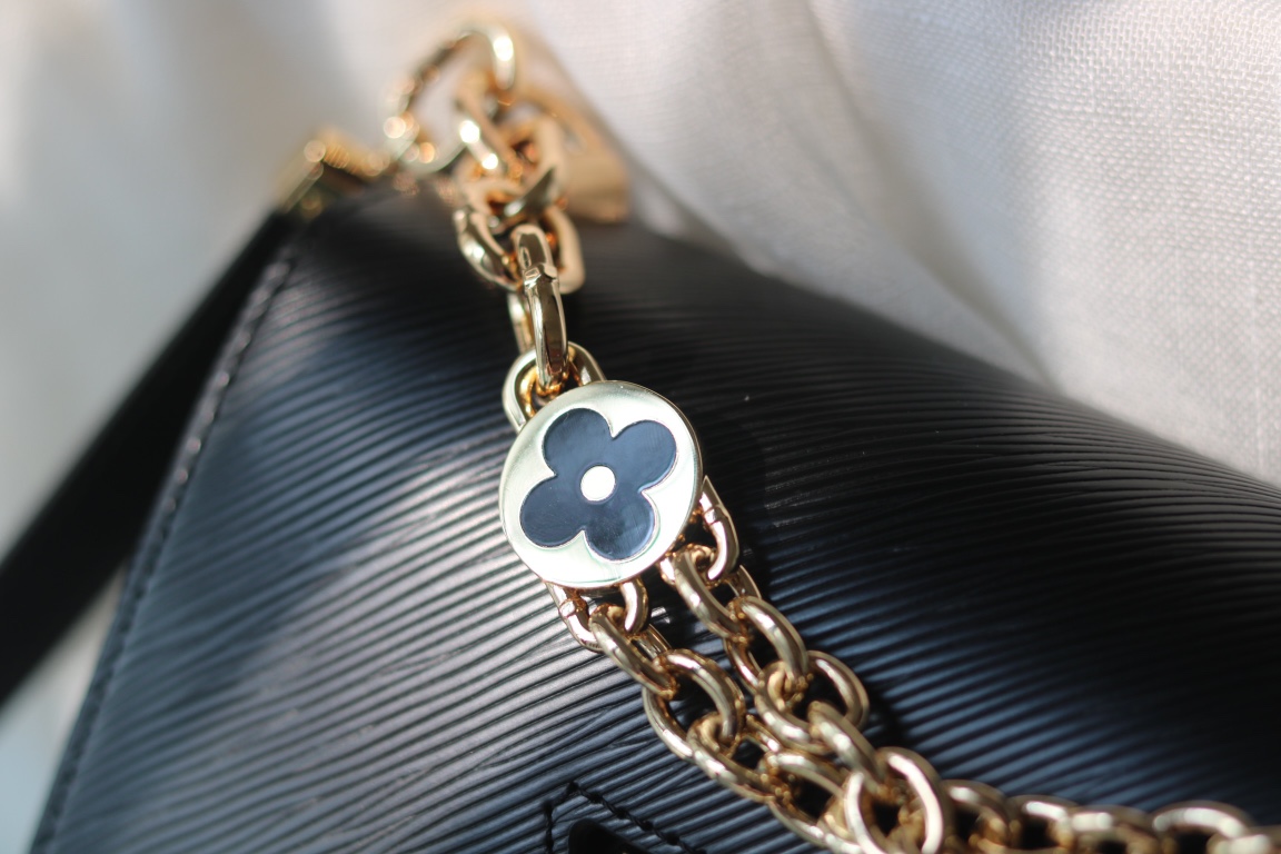 LV高仿Twist 59402黑色Epi壓紋鏈條肩背包經典百搭款|超A仿原單精品圖片 13 LV高仿Twist 59402黑色Epi壓紋鏈條肩背包經典百搭款|歐美奢侈品精品推薦