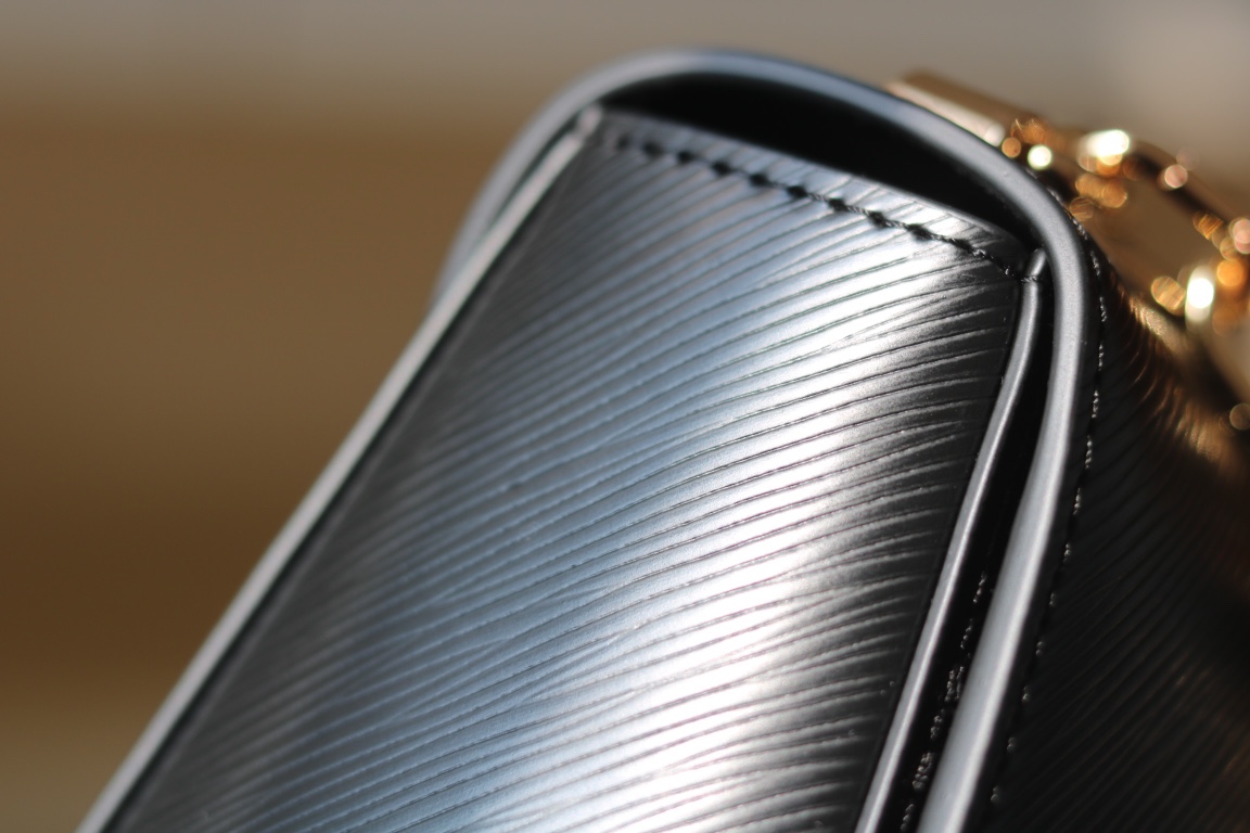 LV高仿Twist 59402黑色Epi壓紋鏈條肩背包經典百搭款|超A仿原單精品圖片 12 LV高仿Twist 59402黑色Epi壓紋鏈條肩背包經典百搭款|歐美奢侈品精品推薦