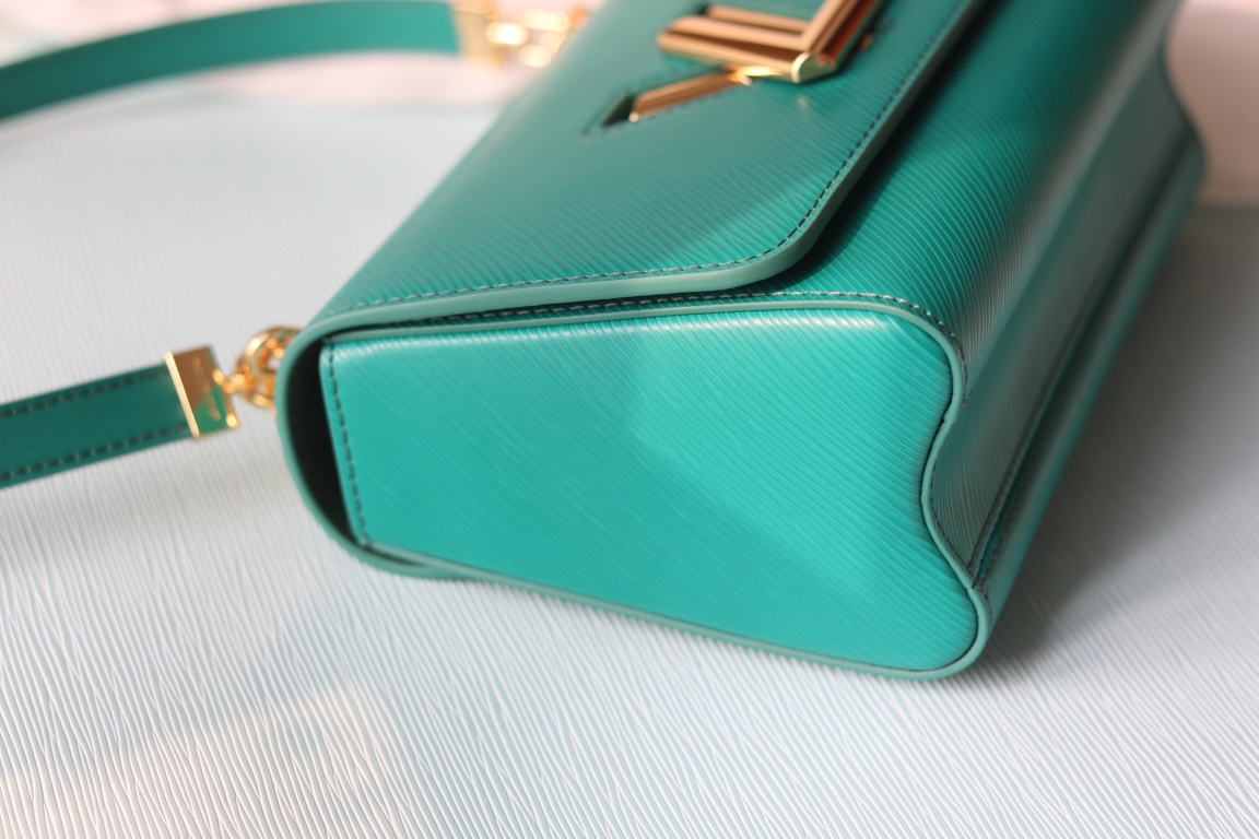 LV高仿Twist 59403綠松石藍Epi壓紋鏈條肩背包時尚亮眼款|超A仿原單精品圖片 8 LV高仿Twist 59403綠松石藍Epi壓紋鏈條肩背包時尚亮眼款|歐美奢侈品精品推薦