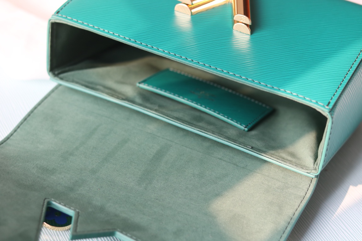 LV高仿Twist 59403綠松石藍Epi壓紋鏈條肩背包時尚亮眼款|超A仿原單精品圖片 7 LV高仿Twist 59403綠松石藍Epi壓紋鏈條肩背包時尚亮眼款|歐美奢侈品精品推薦