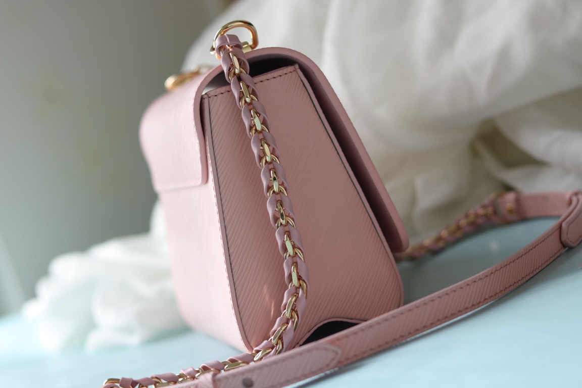 LV一比一Twist 23267粉色Epi皮革幾何扣鏈條包甜美高級款｜歐美奢侈品精品推薦