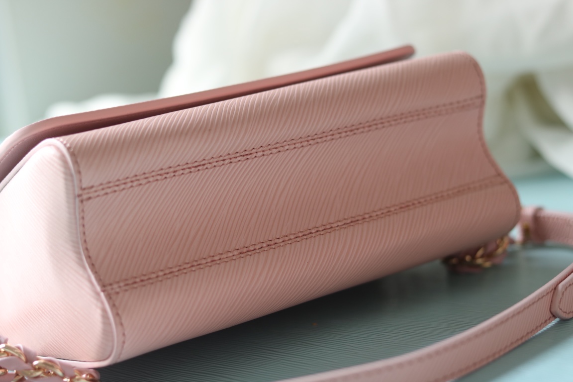 LV一比一Twist 23267粉色Epi皮革幾何扣鏈條包甜美高級款｜歐美奢侈品精品推薦