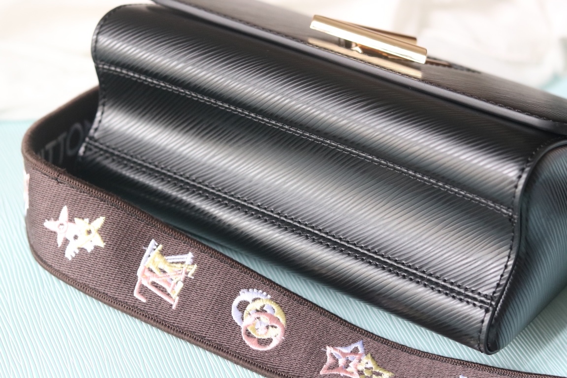 LV一比一Twist 50398黑色Epi皮革寬肩帶刺繡花朵包|超A仿原單精品圖片 9 LV一比一Twist 50398黑色Epi皮革寬肩帶刺繡花朵包|歐美奢侈品精品推薦