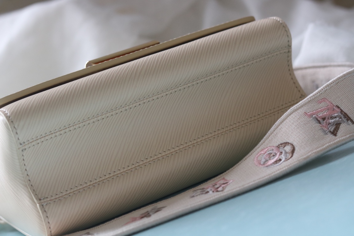 LV原單Twist 23390米白Epi皮革寬肩帶刺繡花朵包|超A仿原單精品圖片 9 LV原單Twist 23390米白Epi皮革寬肩帶刺繡花朵包|歐美奢侈品精品推薦