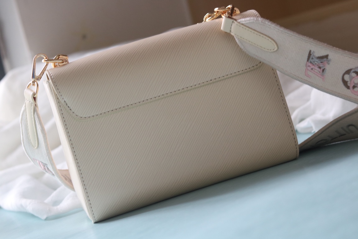 LV原單Twist 23390米白Epi皮革寬肩帶刺繡花朵包|超A仿原單精品圖片 8 LV原單Twist 23390米白Epi皮革寬肩帶刺繡花朵包|歐美奢侈品精品推薦