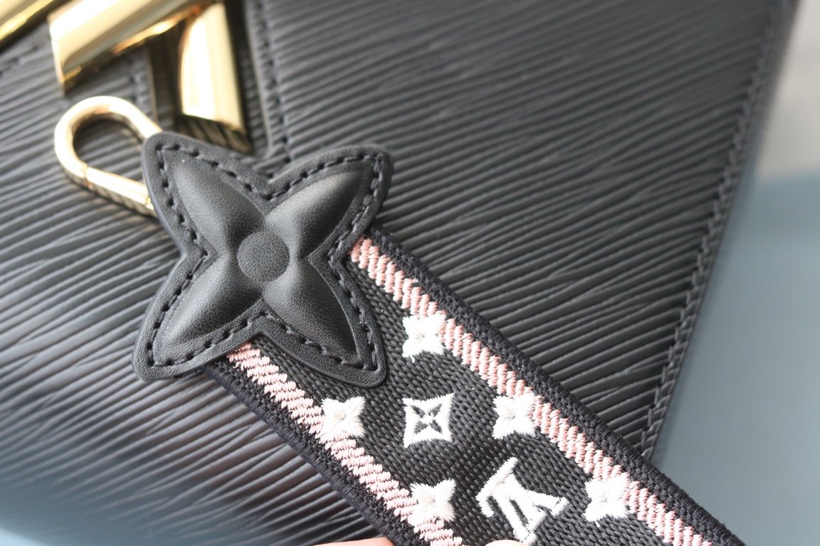 LV高仿Twist 57063黑色Epi皮革寬肩帶粉黑拼色包｜歐美奢侈品精品推薦