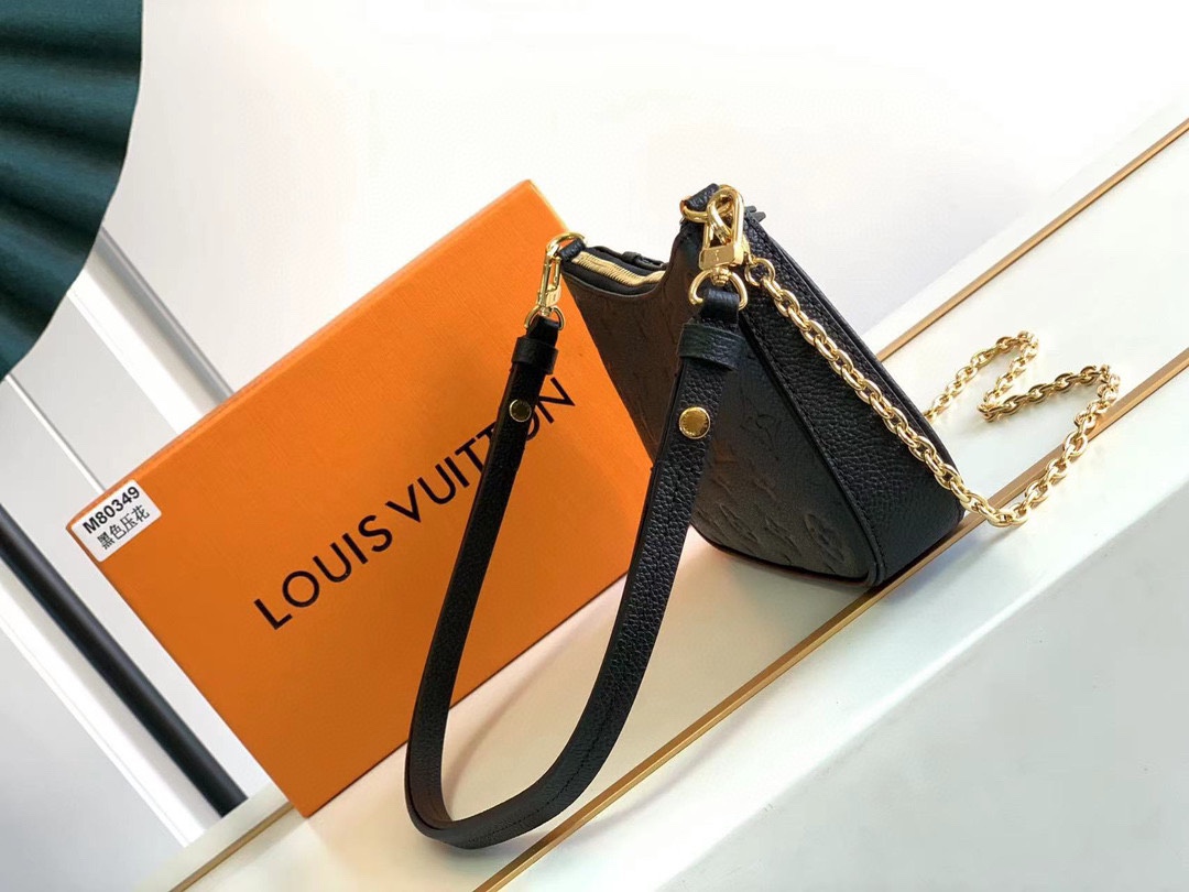 LV 高仿黑色壓花鏈條腋下包 經典百搭小巧設計｜歐美奢侈品精品推薦