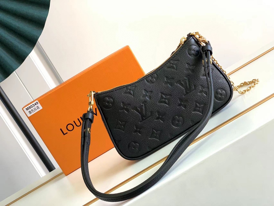 LV 高仿黑色壓花鏈條腋下包 經典百搭小巧設計｜歐美奢侈品精品推薦