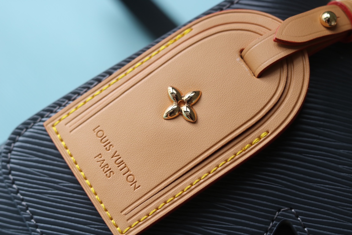 LV高仿女士手提包鏈條肩帶黑色金扣設計精品款｜歐美奢侈品精品推薦