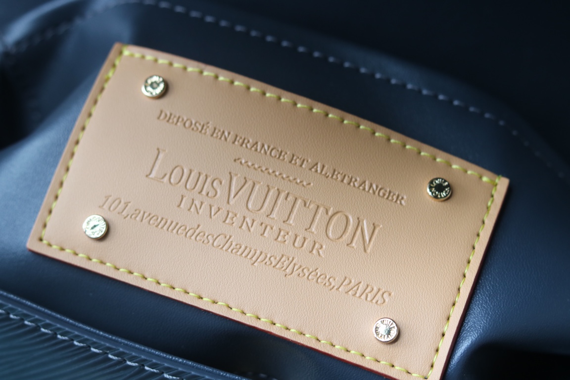 LV高仿女士手提包鏈條肩帶黑色金扣設計精品款｜歐美奢侈品精品推薦