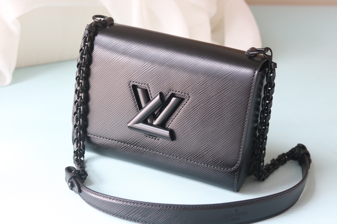 LV高仿女士鏈條手提包黑色全黑設計低調百搭款|超A仿原單精品圖片 6 LV高仿女士鏈條手提包黑色全黑設計低調百搭款|歐美奢侈品精品推薦